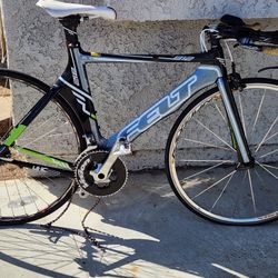 CARBON FIBER ROAD BIKE .