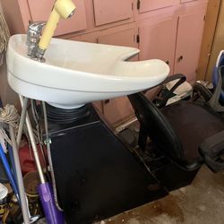 SHAMPOO BOWL & CHAIR SET; cross streets are Arapaho & Waterview 