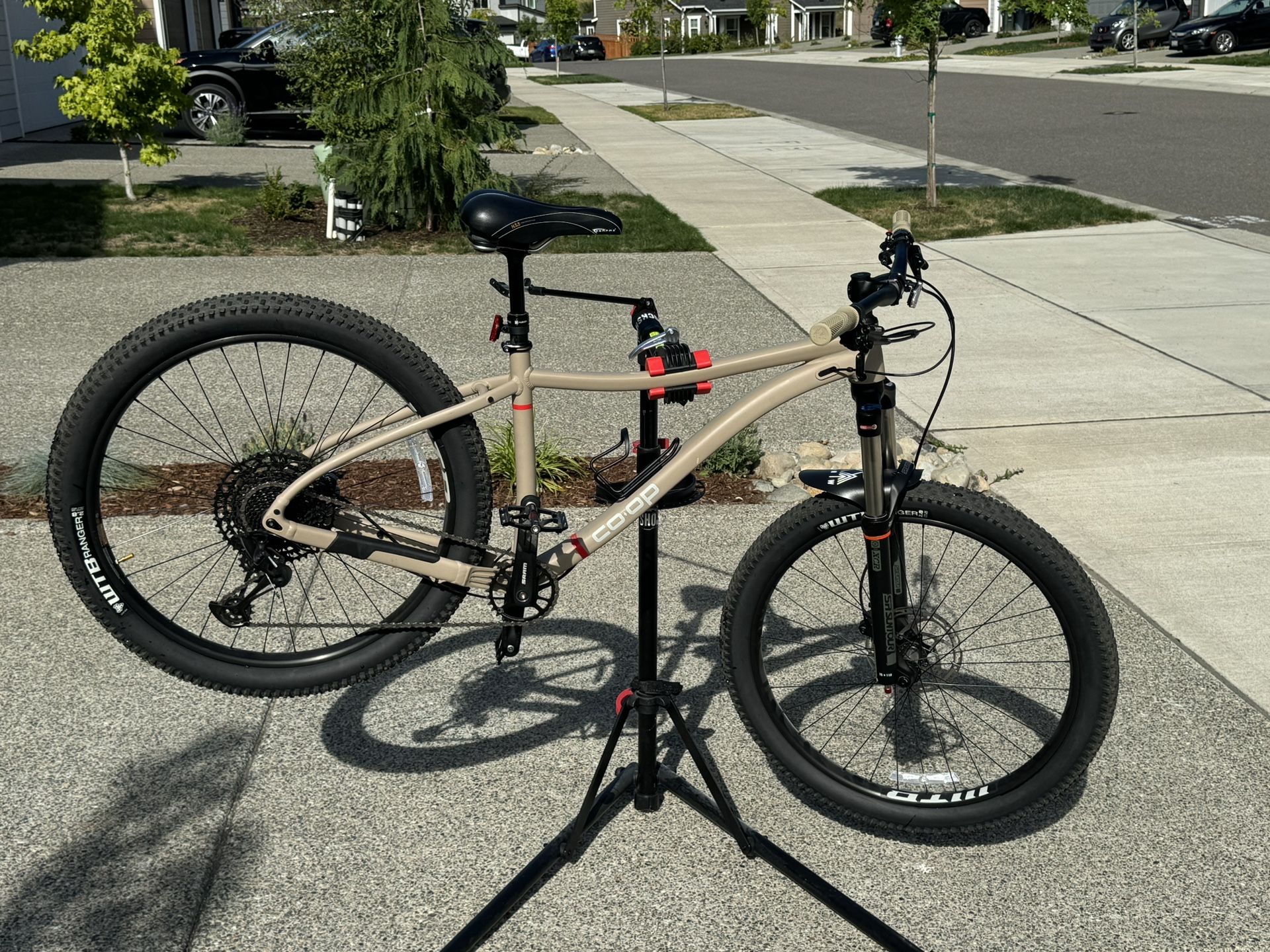 Like New Trail Mountain Bike CO-OP Cycles DRT 2.1