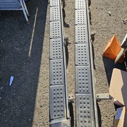 2003-2009 Toyota 4 Runner 
Running boards