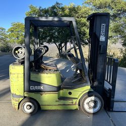 Clark CGC-25 Forklift  5,500 Lb Runs Great!