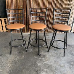 3 Bancos Giratorios Altos Recién Tapizados 