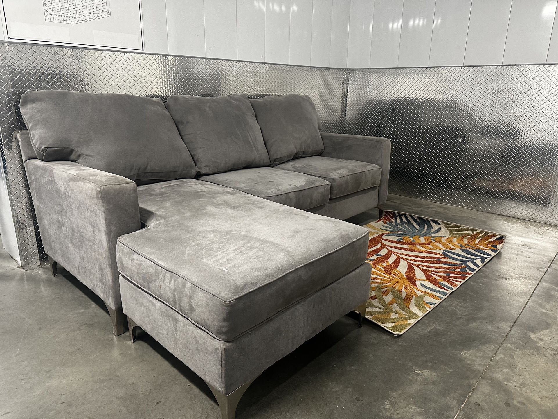 LIGHT GREY SECTIONAL COUCH W/ FREE DELIVERY 