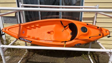Kayak Retreat 8’ and 2 kayak stand