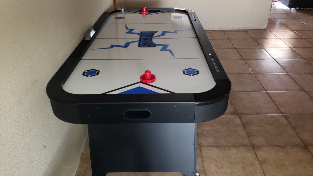 7' Air Hockey Game Table