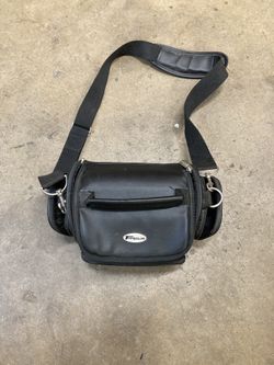 Targus camera bag in good condition just don’t use anymore 9” long, u7” deep and 8 “ high.