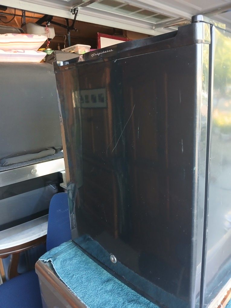 Mini Refrigerator! Must Go!