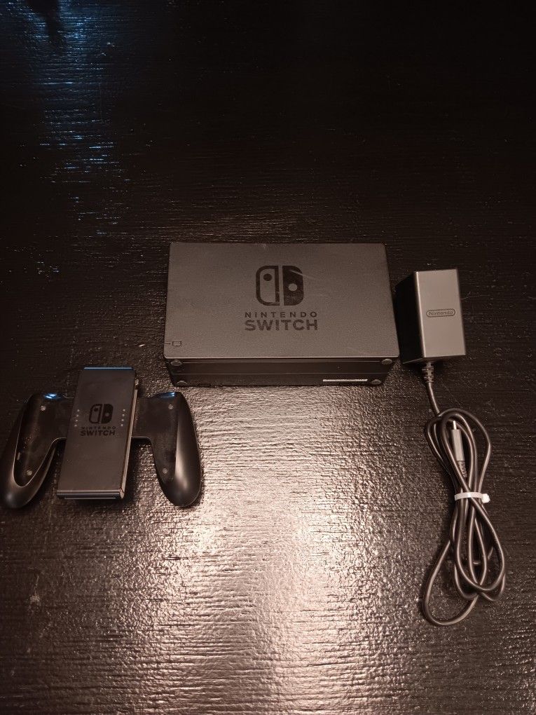 NINTENDO SWITCH JOYCAN GRIP AND SWITCH DOCK