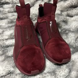 Woman Puma Shoes 7.5