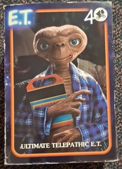 E.T. 40th Anniversary - 7" Scale Action Figure - Ultimate E.T. at Home