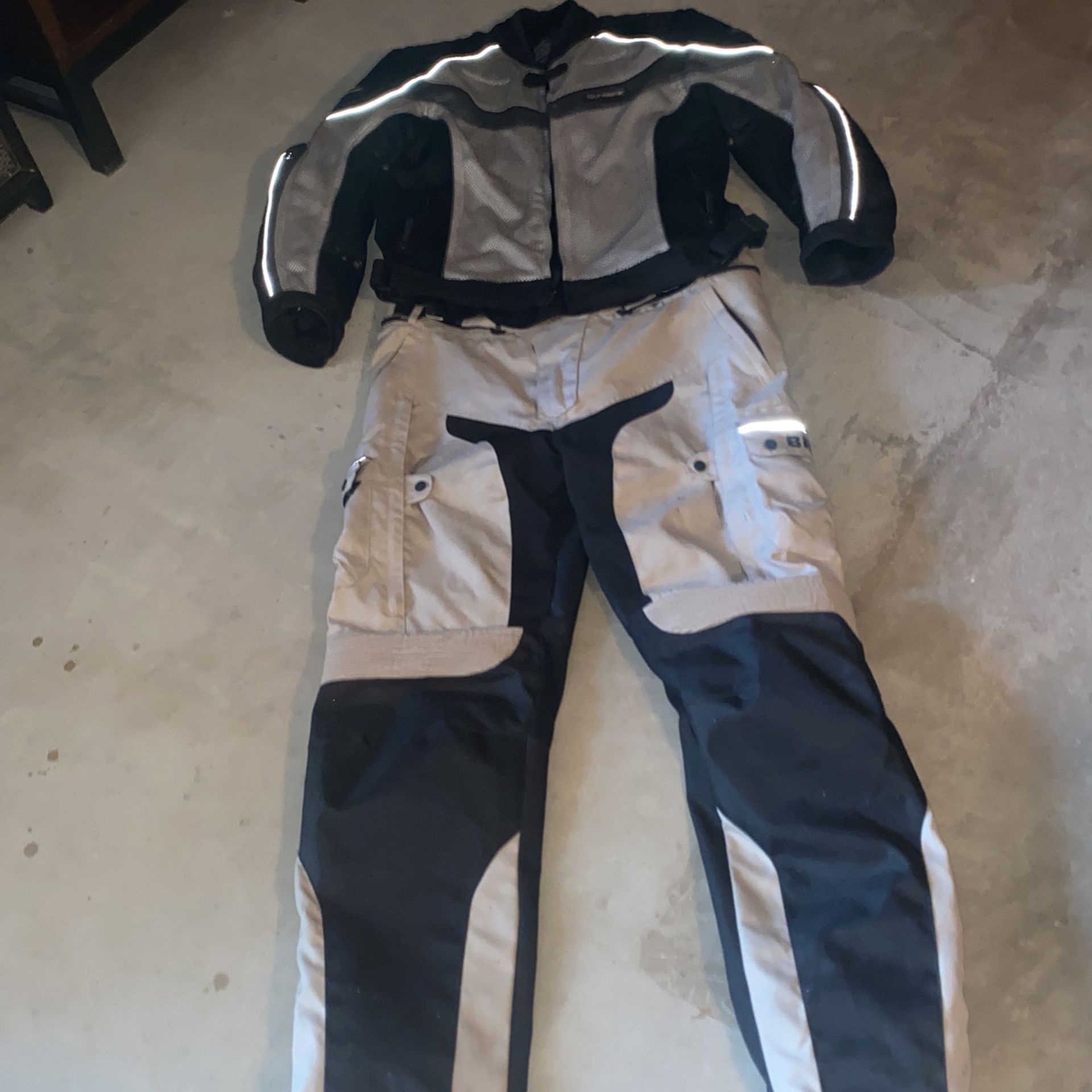 Motorcycle riding jacket and pants Gray/black