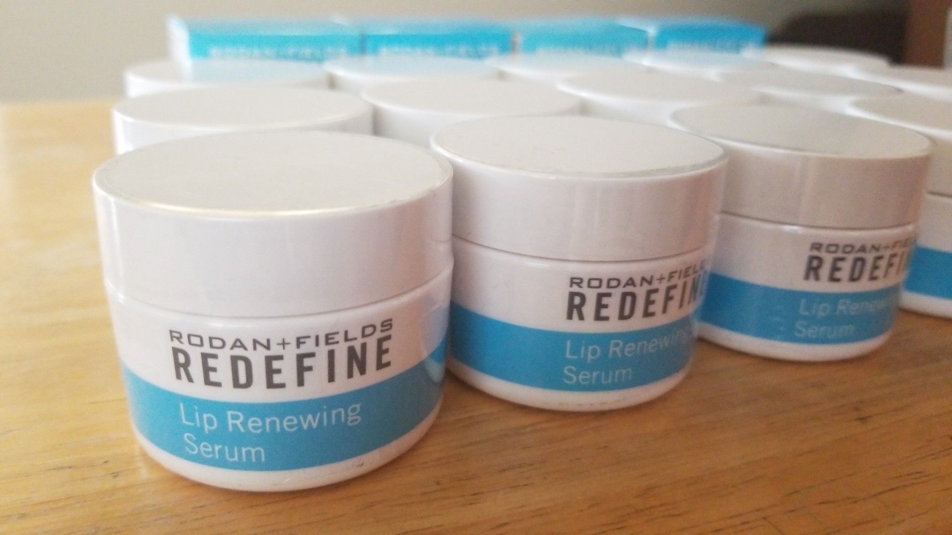 Lip Renewing Serum