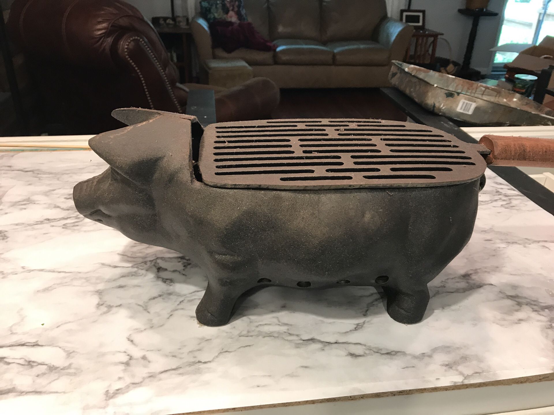 Very unique cast iron pig shaped hibachi grill