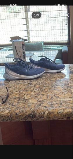 Lululemon woman’s size 5 sneakers