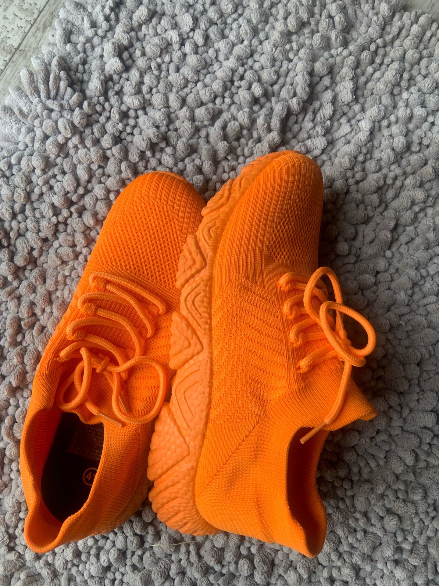 Low top summer gym shoes