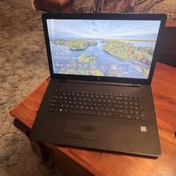 HP 17-BS011DX Laptop INTEL CORE i5-7200U 2.50Ghz 465GB. 8GB RAM Win  10. Big 17 inch Screen 