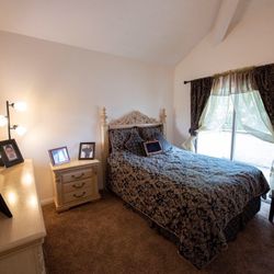 Queen size bedroom set Mattress, And Box Is Not Included 