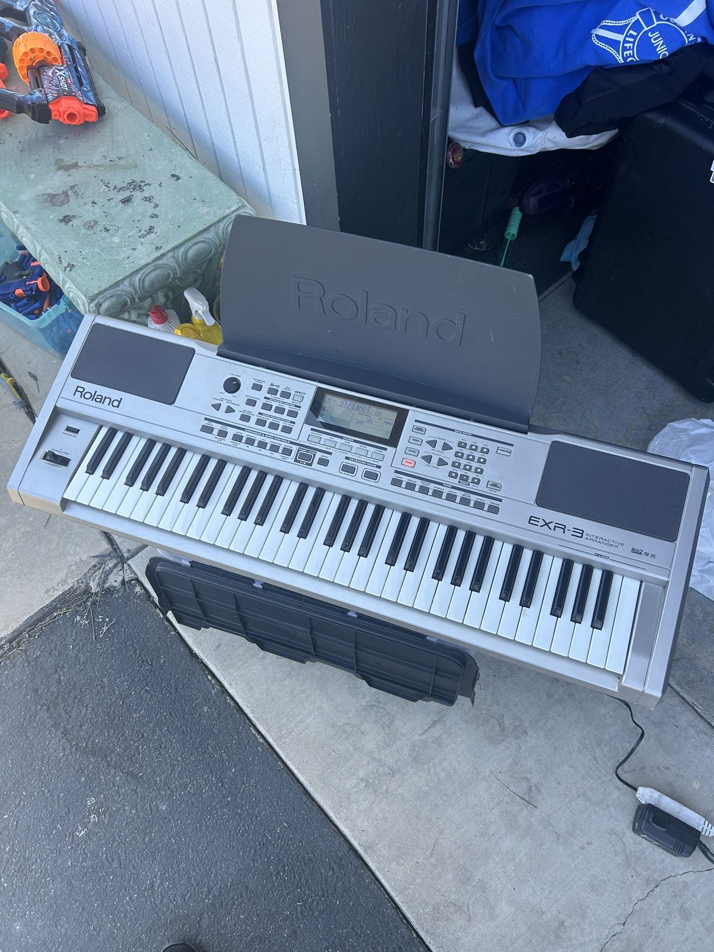 Roland EXR-3 Arranger Keyboard – Good Condition, One Speaker Out