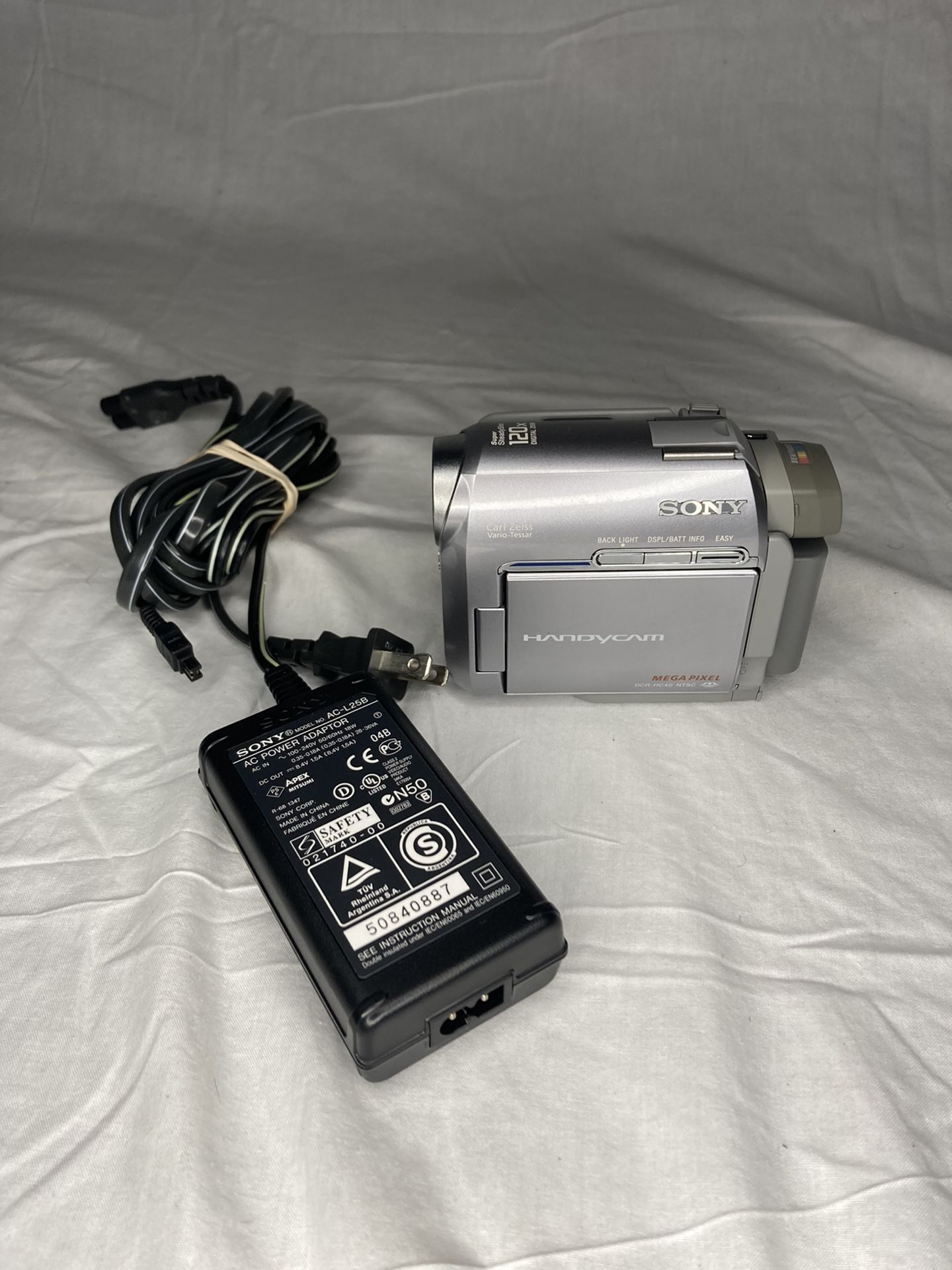Sony DCR-HC40 Mini DV Hybrid Camcorder Nightshot https://offerup.com/redirect/?o=aS5MaW5r USB Streaming Handycam