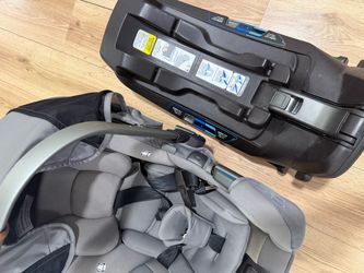 Nuna Pipa Car Seat with base