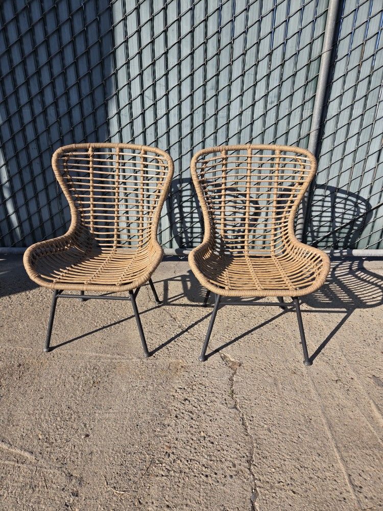2 Woven Wicker Outdoor Patio Chairs