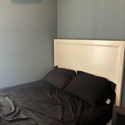 Full Size bed frame/mattress