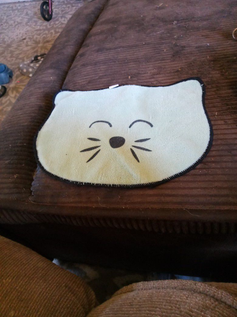 Cat Eating Mat New Edition