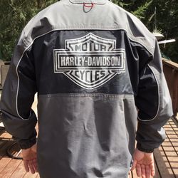 Hardly Used - Harley Davidson Motorcycle Reflective Hooded Rain Jacket Size Large.        Non-smoking Home