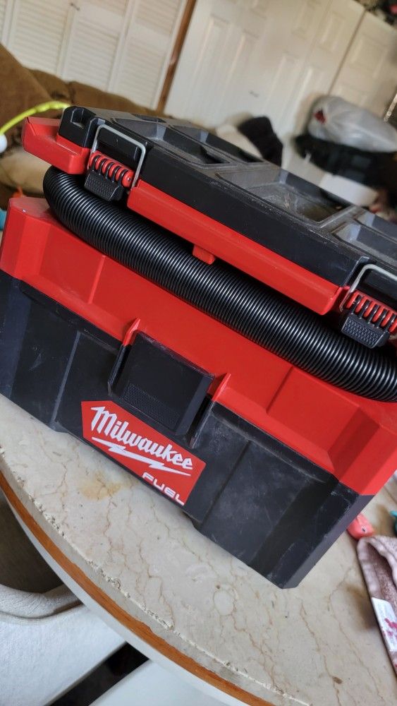 Milwaukee M18 Fuel Wet/dry Shop Vac