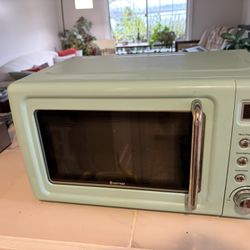 Cute Retro Countertop Microwave Oven