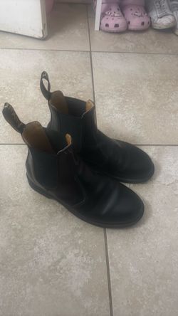 Used doc marten size 9 Chelsea boots