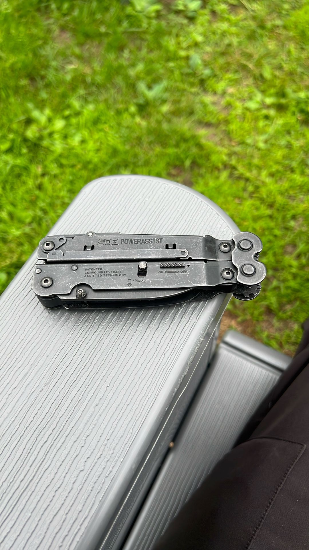 Sog Power assist Multitool