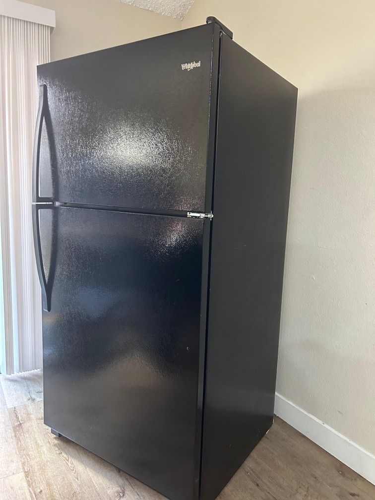 Gorgeous And Spacious Fridge.... Good Storage... Whirpool Refrigerator💕