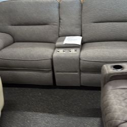 Rsf Recliner & Lsf Recliner With Console In Middle