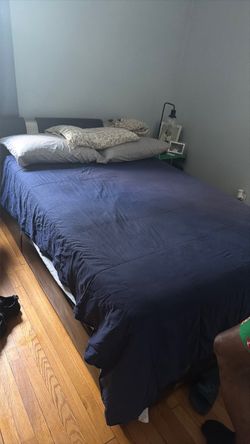 Bed full size mattress and frame clean in good condition