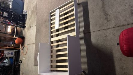 Toddler bed