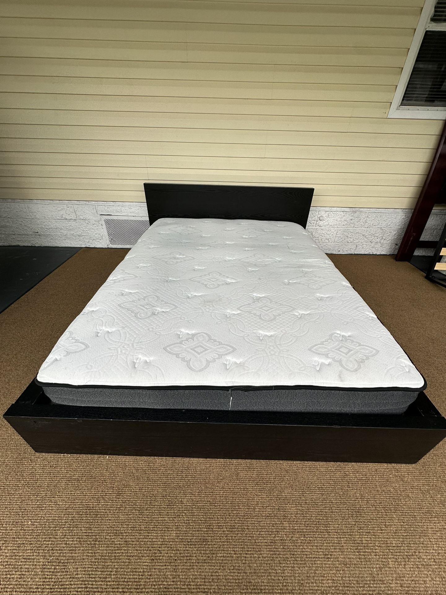 Queen Size Bed With Mattress/ Good Condition 