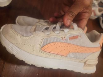 Girls shoes
