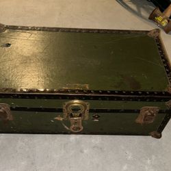 VINTAGE WW2 WWII SAMSON SHWAYDER MILITARY FOOT LOCKER TRUNK MARINE CORP  NO KEY