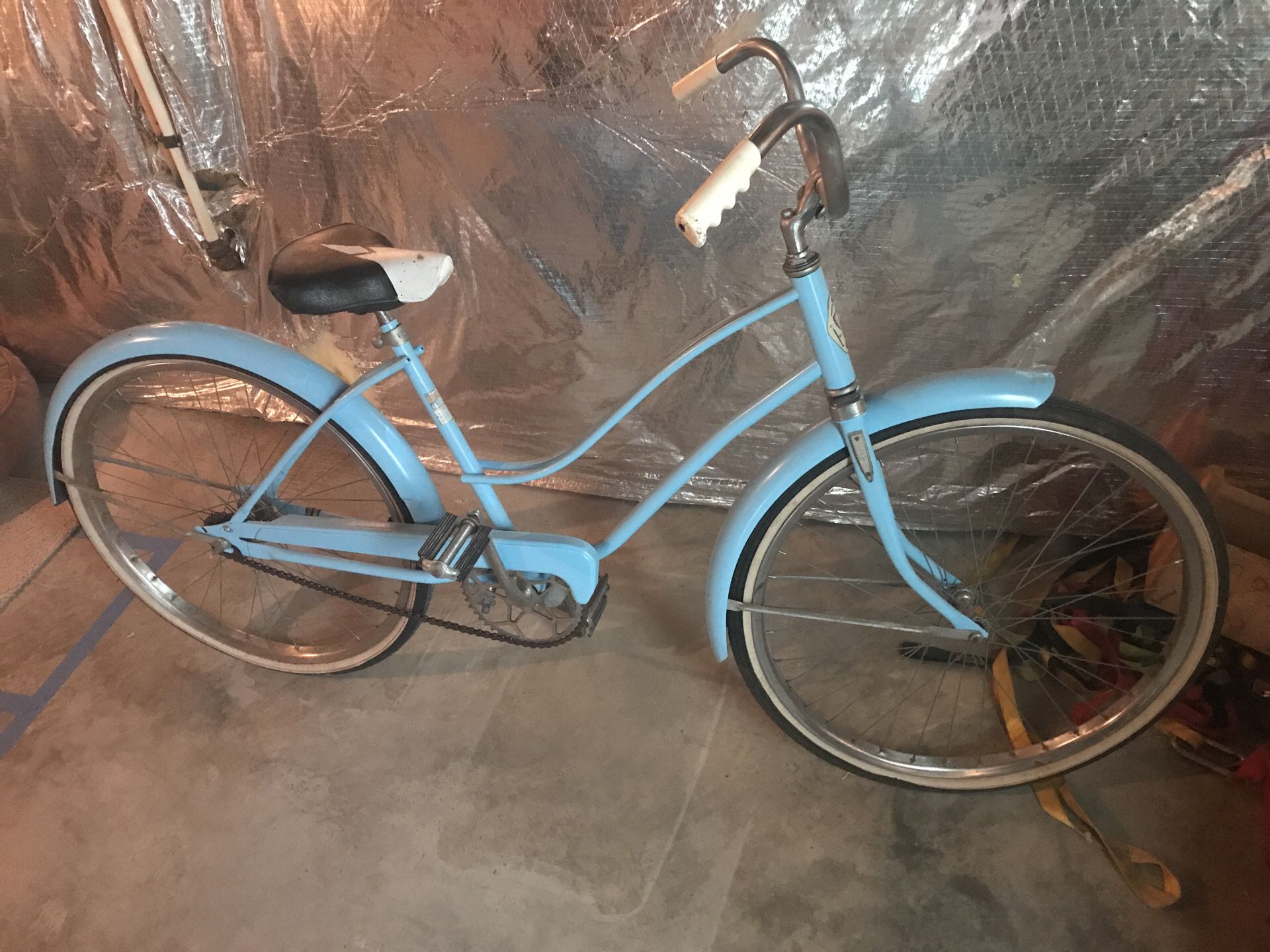 Vintage bicycle restored. 26 inch wheels