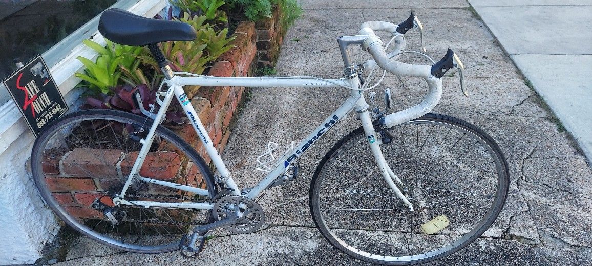 54cm bianchi road bike USED Intenso Carbon Shimano 105 2x11 Speed White/Black Ace Di2 12v with Power Meter 4iiii High Bianchi Vertigo Road Bike -