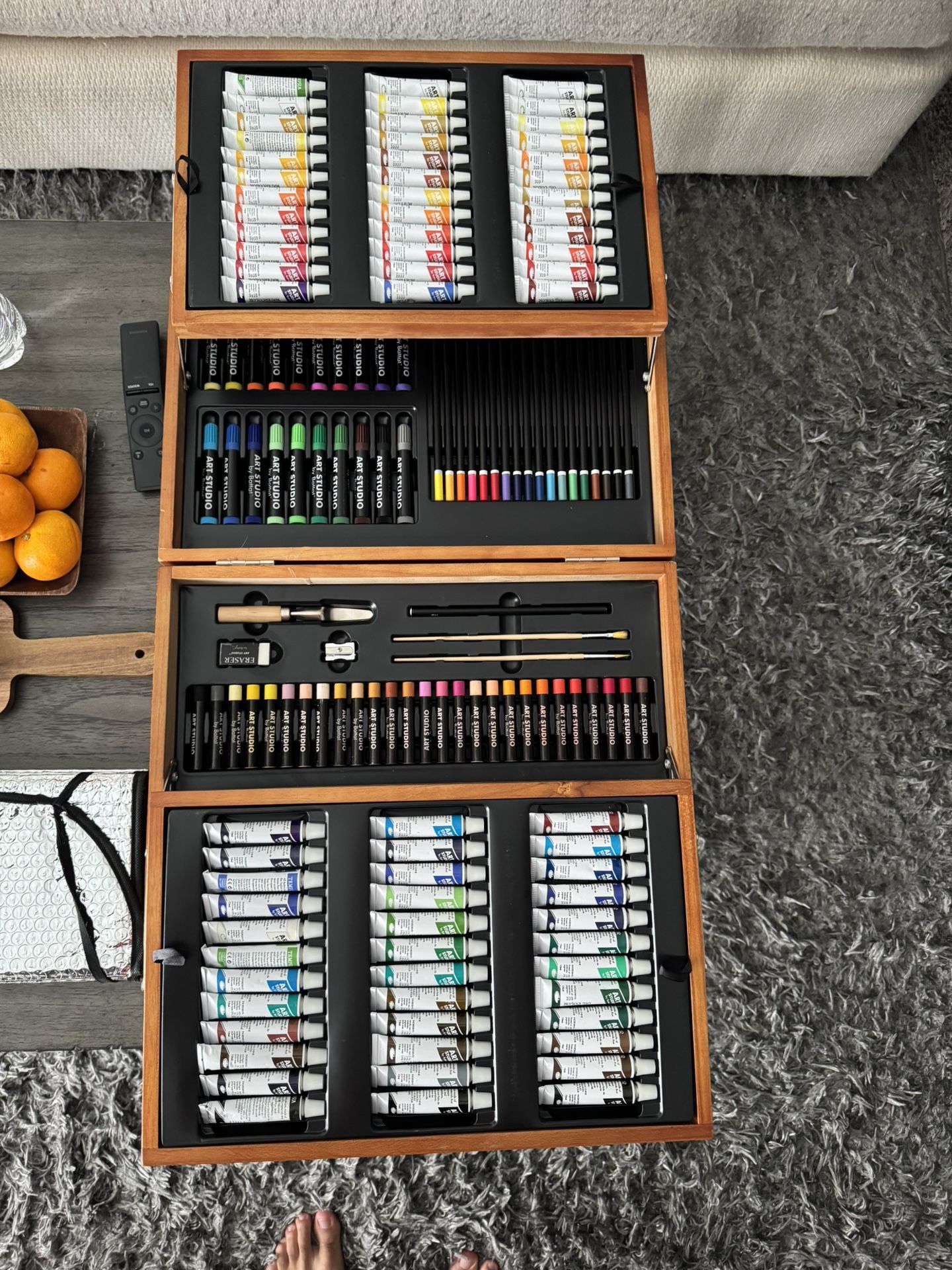 Art Studio By Battat Art Kit With Oil Watercolors Pastels Colored Pencils