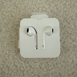 Apple wired lightning earphone