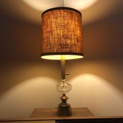 Lamp Warm and Cozi Mid-century lamp in excellent condition💡👍🏻 