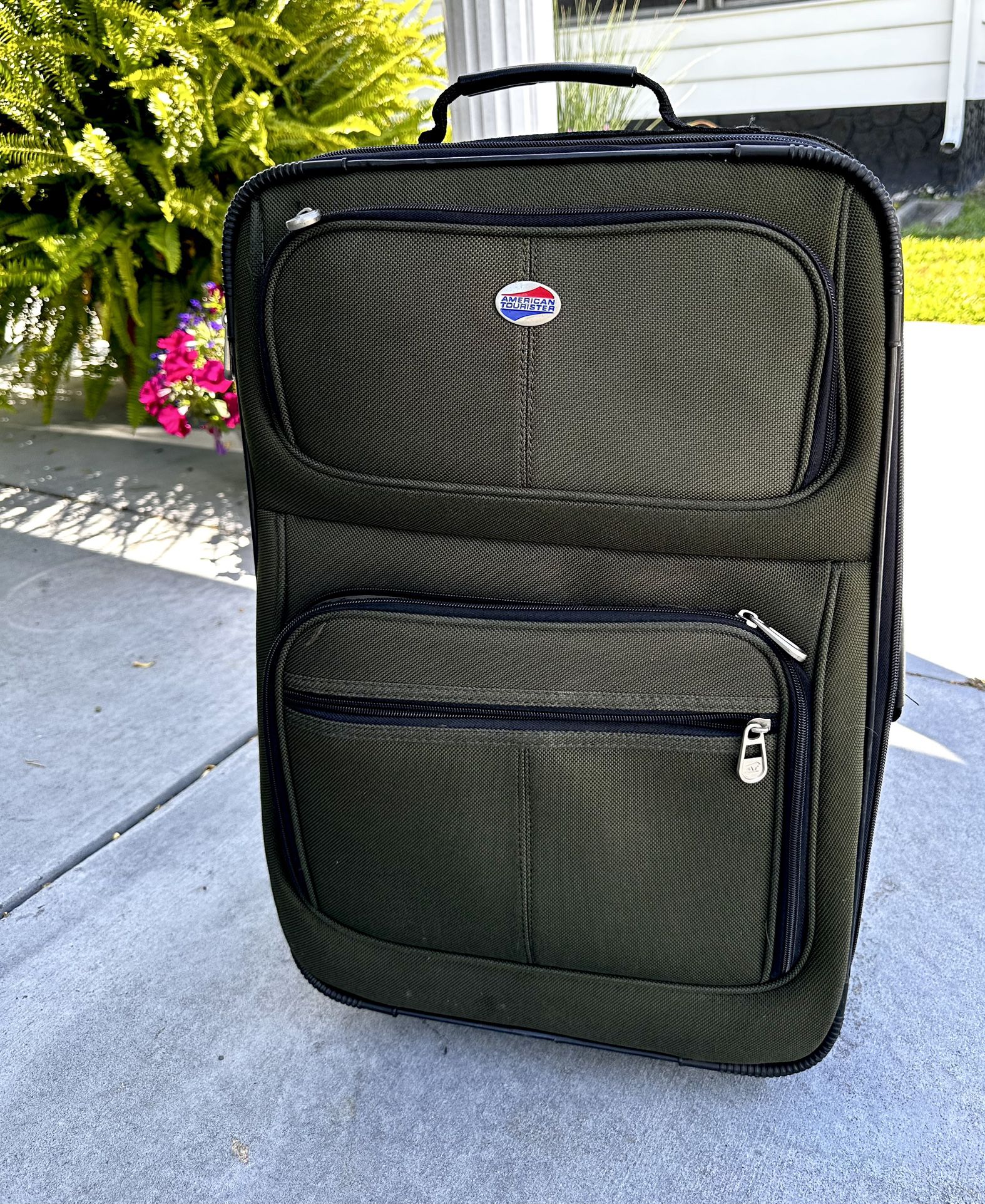 AMERICAN TOURISTER DARK OLIVE GREEN SUITCASE