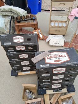Leo's Pub thin Bricks 8 boxes