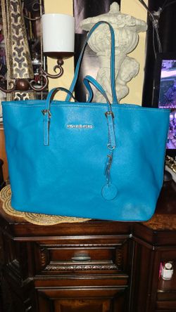 Used MK bag—please look closely at the photos.