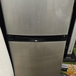 Mini Fridge/Freezer Combo
