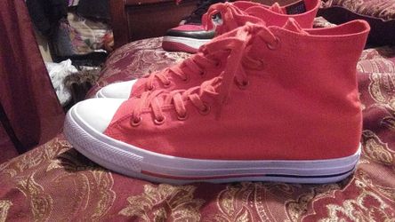 Men size 10 red Converse All Star