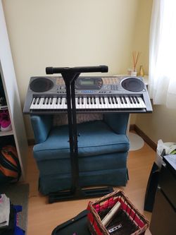 Electronic Keyboard & Stand